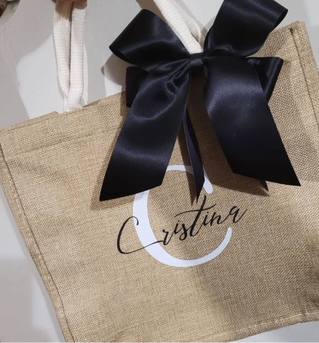 👜 Borsa in Juta Personalizzata con Iniziale e Fiocco – Decorata a Mano