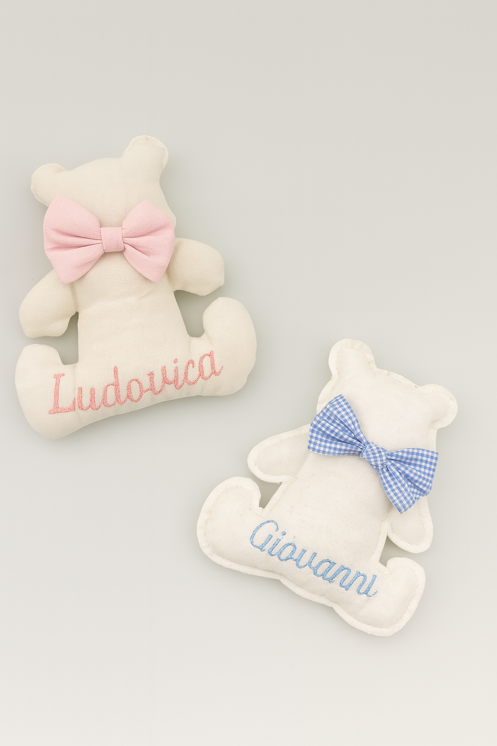 🧸 Orsetti in Lino Personalizzati con Nome e Fiocco – Idea Regalo Unica per Nascite, Battesimi e Camerette